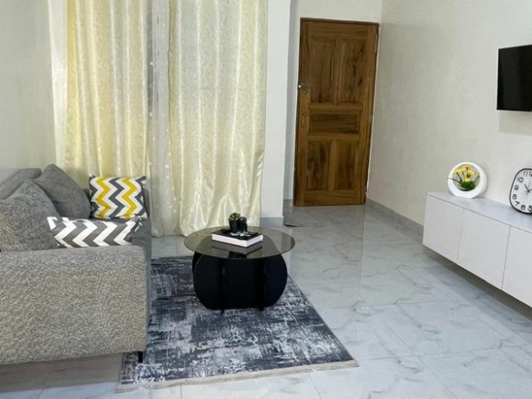 Appartement meublé à Grand Yoff – 17 000 FCFA par jour