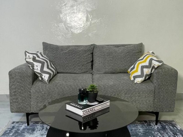 Appartement meublé à Grand Yoff – 17 000 FCFA par jour