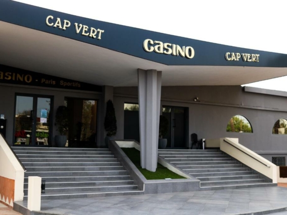 Hôtel Casino du Cap-Vert à Ngor – Piscine, casino et proche Almadies